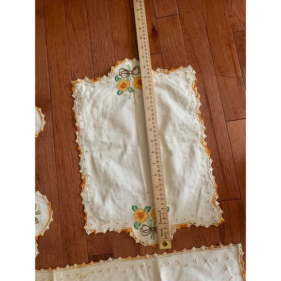 Vintage Floral Hand-Embroidered Doilies & Table Runner Set - Picture 7 of 11